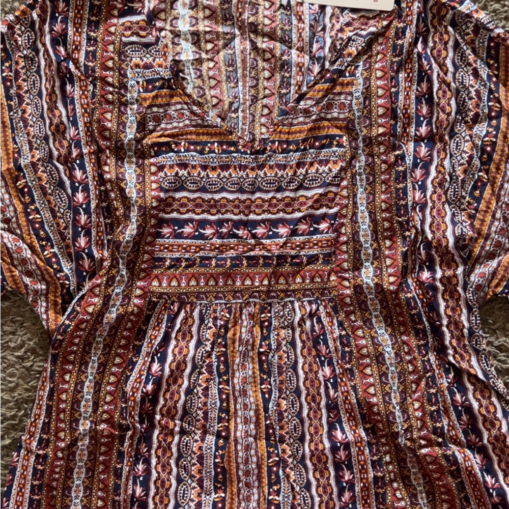 Short-Sleeve Printed Blouse in Rust Multi- V neckline